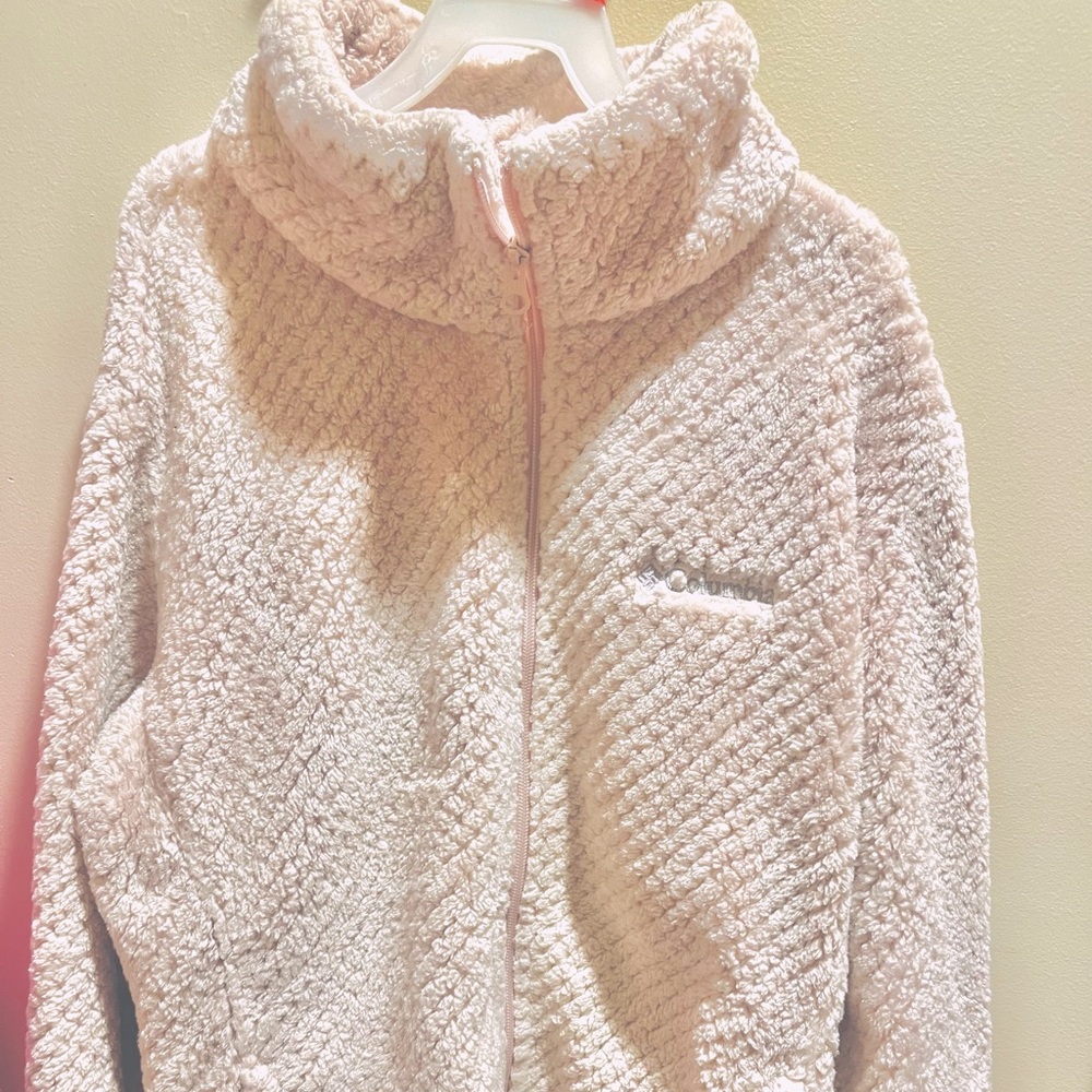 Woman’s pink Columbia Sherpa